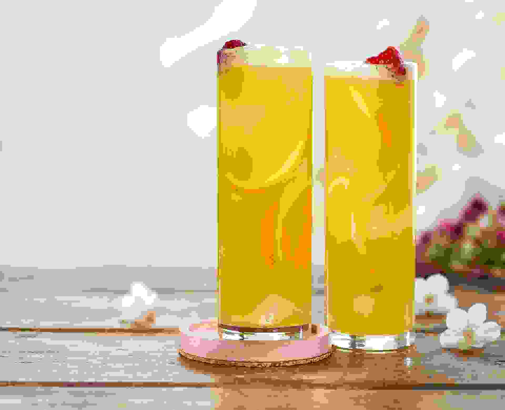 Cocktail Pêché Mignon réalisé avec le sirop Pêche, Grenadine, Cassis Teisseire, servi dans un verre.
