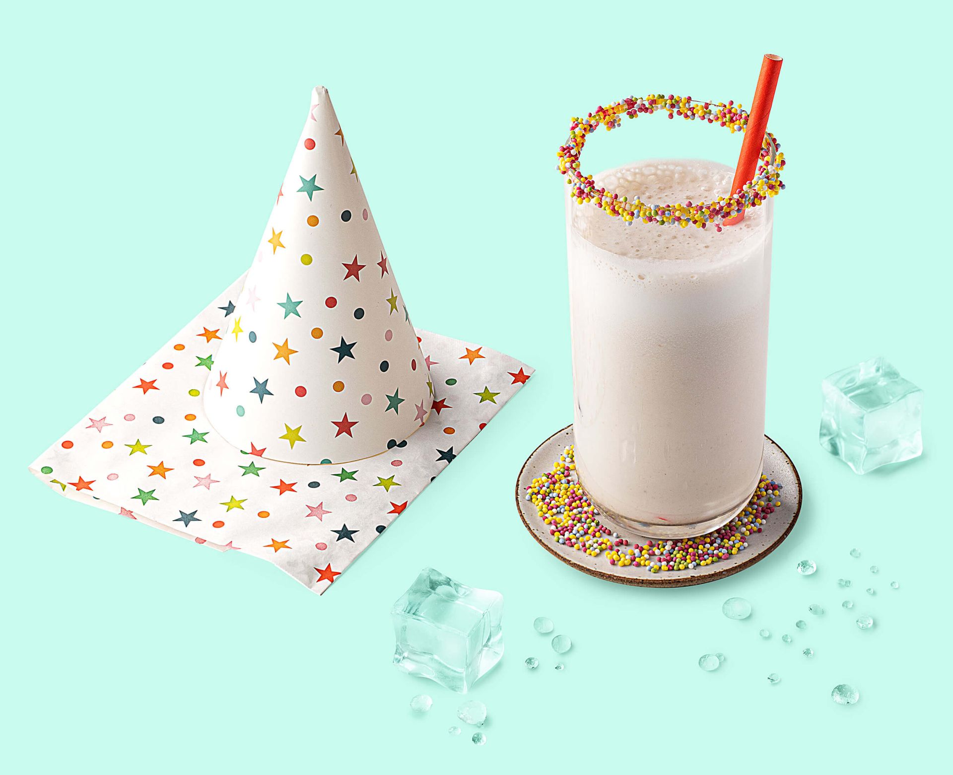 Cocktail Smoothie Confetti réalisé avec le sirop Framboise, Cranberry, FraiseTeisseire, servi dans un verre.